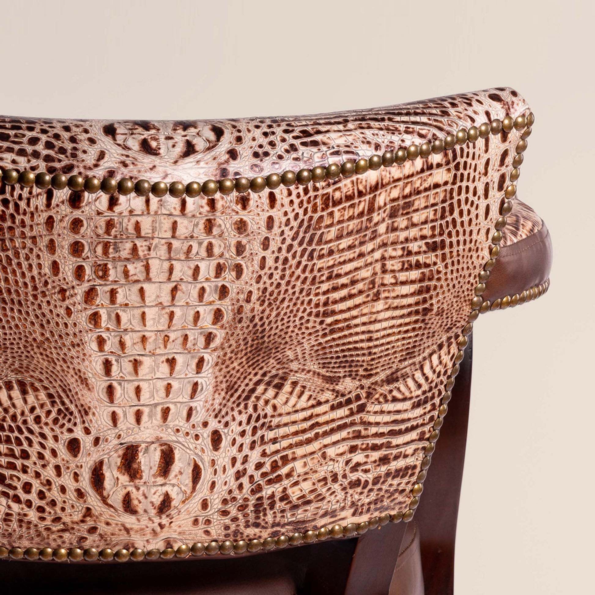 Trophy Swivel Stool in white crocodile leather – detail view