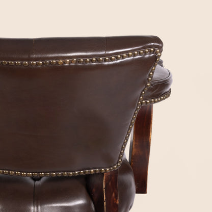Trophy Swivel Stool in tufted leather – detailed view